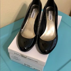 Steve Madden Ulltra Black Patent Pumps Sz 8.5